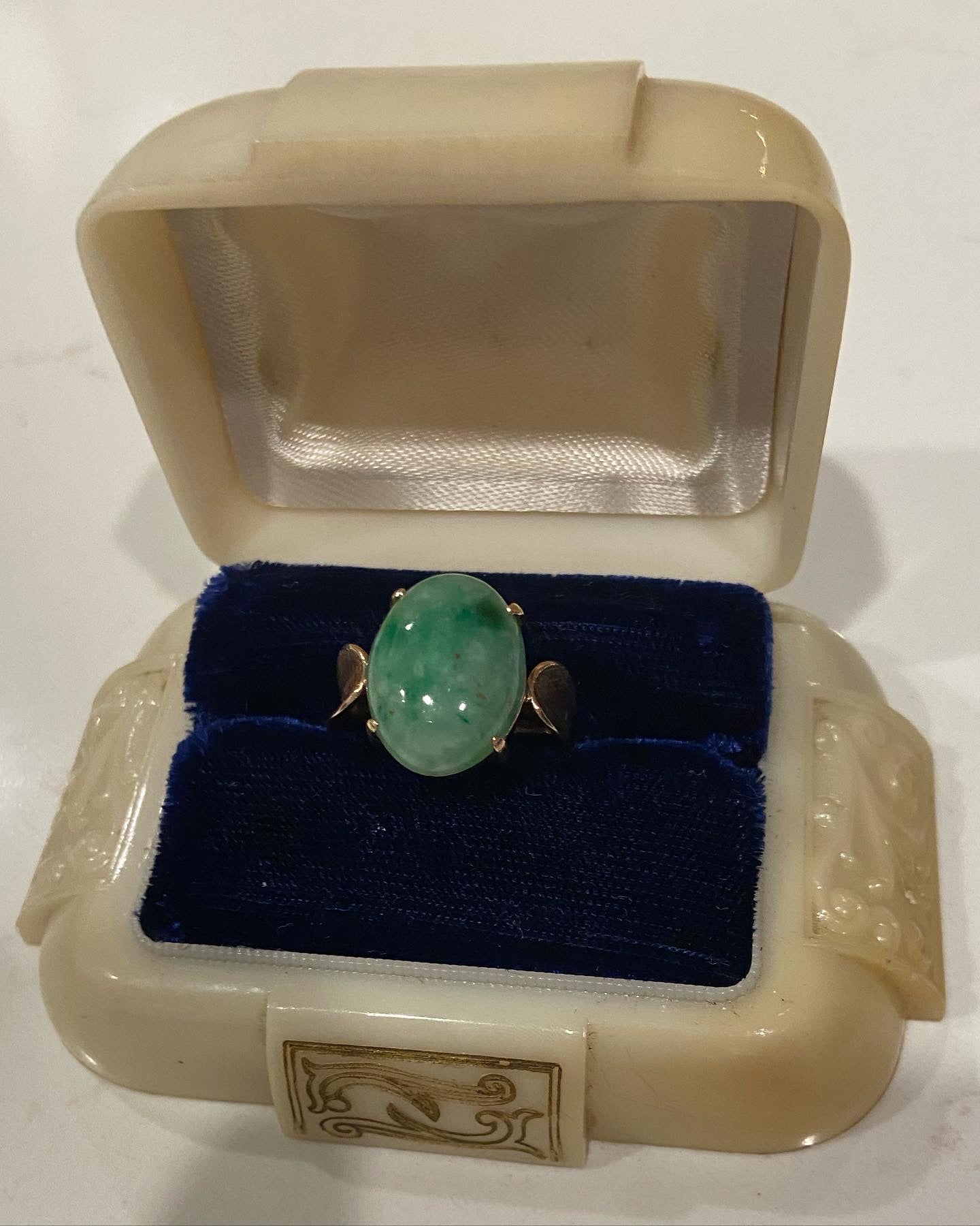 Gorgeous 14kt 1950s Jade Cobachon size 5 ring