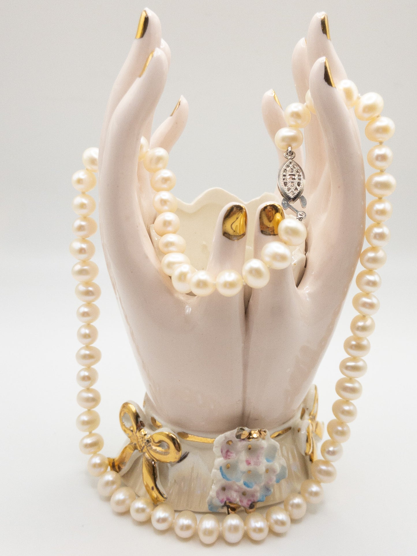 AAA Quality Cultured Freshwater Pearls 10kt gold clasp