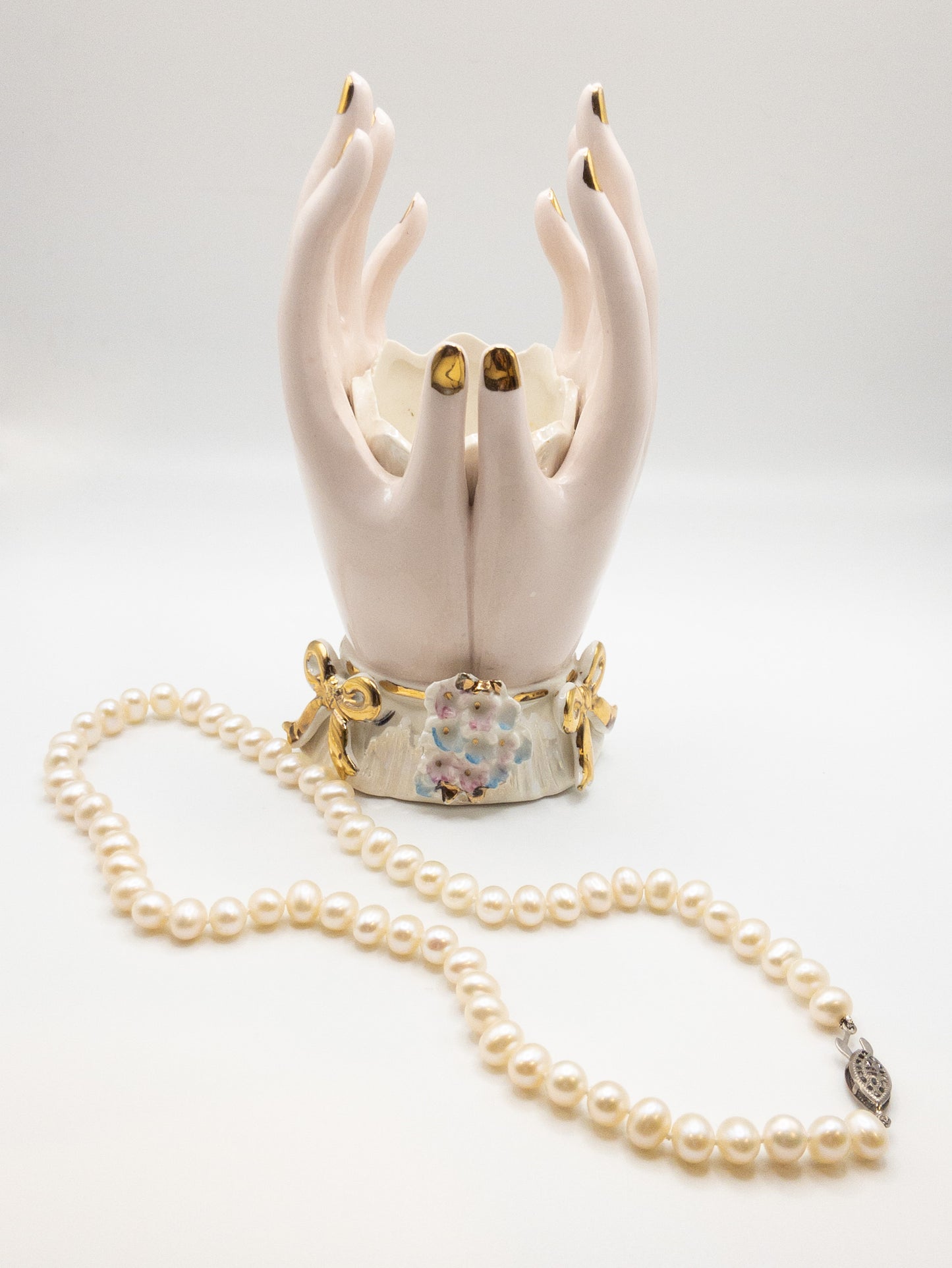 AAA Quality Cultured Freshwater Pearls 10kt gold clasp